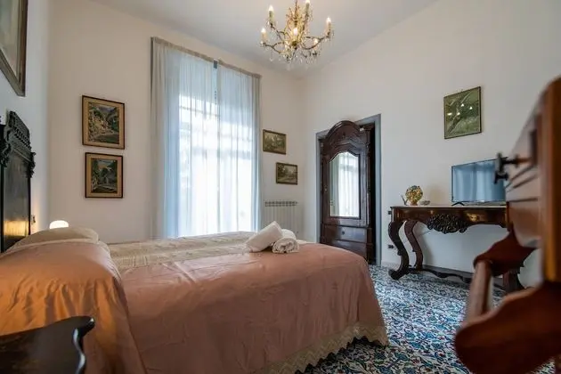 Traditional Tek Büyük veya İki Ayrı Yataklı Oda