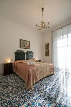 Traditional Tek Büyük veya İki Ayrı Yataklı Oda