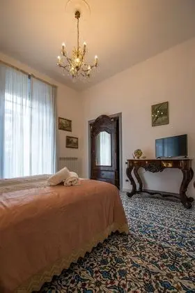 Traditional Tek Büyük veya İki Ayrı Yataklı Oda