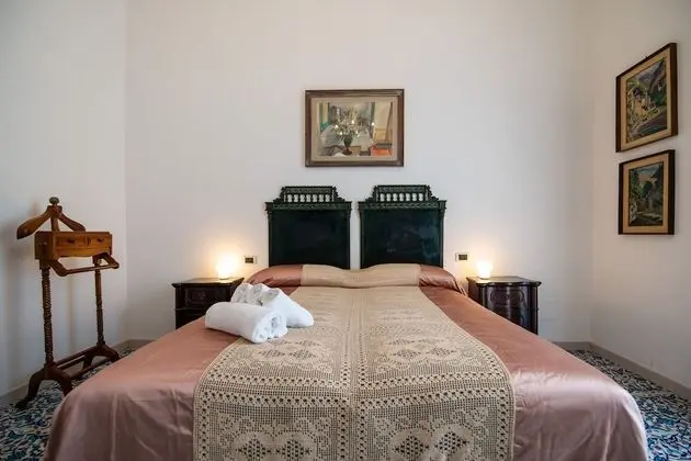 Traditional Tek Büyük veya İki Ayrı Yataklı Oda