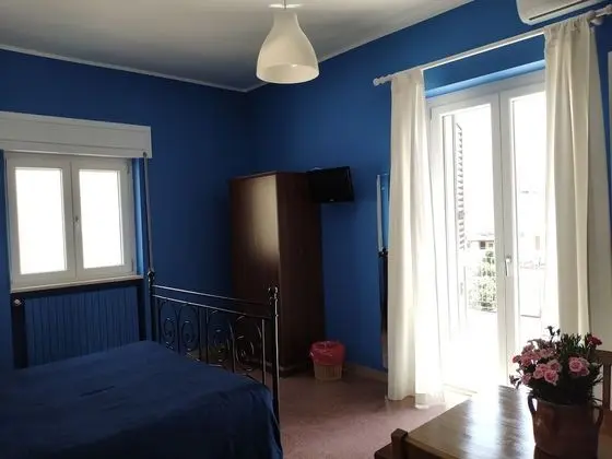 Standard Tek Büyük Yataklı Oda (blu)