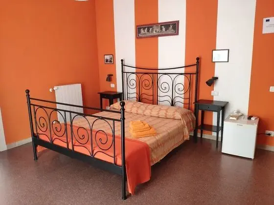 Üç Kişilik Oda (arancio)