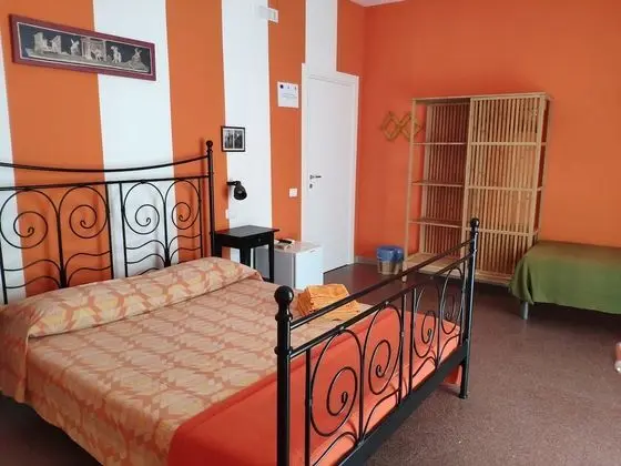 Üç Kişilik Oda (arancio)