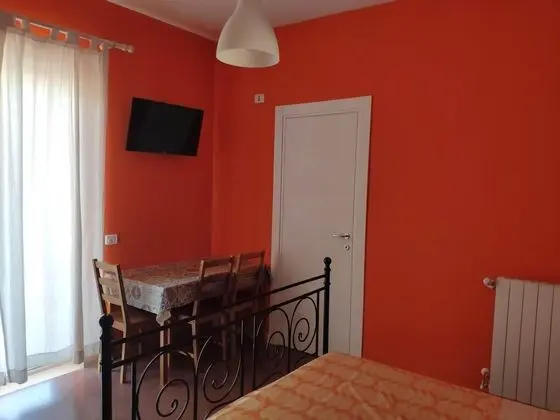 Üç Kişilik Oda (arancio)