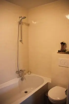 Deluxe Tek Büyük Yataklı Oda, Küvet (Loeigoeikamer)