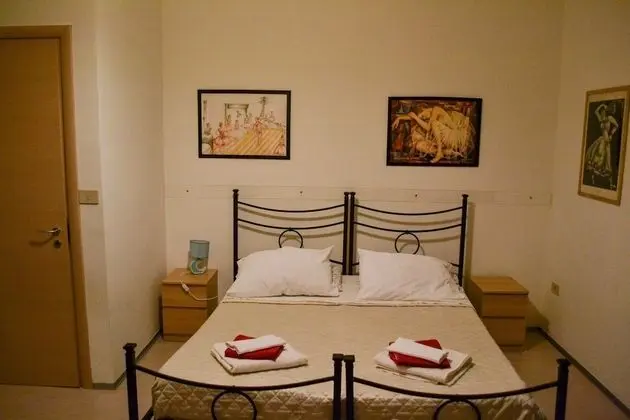 Tek Büyük veya İki Ayrı Yataklı Oda (External Private Bathroom)