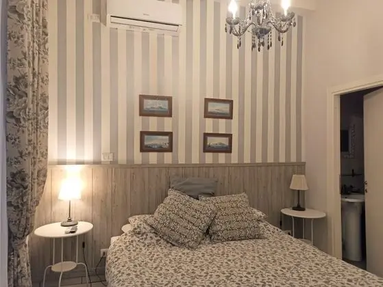 Standard Tek Büyük veya İki Ayrı Yataklı Oda, 1 Çift Kişilik veya 2 Tek Kişilik Yatak, Banyolu/Duşlu