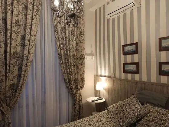 Standard Tek Büyük veya İki Ayrı Yataklı Oda, 1 Çift Kişilik veya 2 Tek Kişilik Yatak, Banyolu/Duşlu