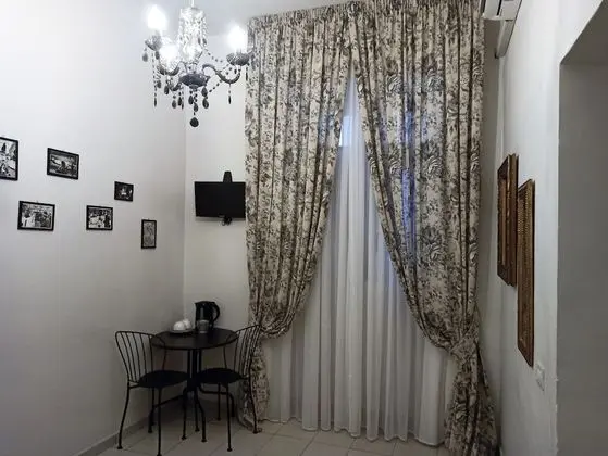 Standard Tek Büyük veya İki Ayrı Yataklı Oda, 1 Çift Kişilik veya 2 Tek Kişilik Yatak, Banyolu/Duşlu