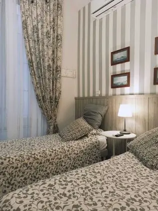 Standard Tek Büyük veya İki Ayrı Yataklı Oda, 1 Çift Kişilik veya 2 Tek Kişilik Yatak, Banyolu/Duşlu