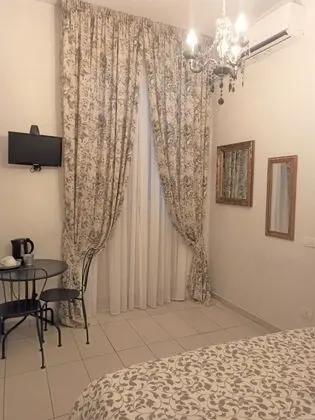 Standard Tek Büyük veya İki Ayrı Yataklı Oda, 1 Çift Kişilik veya 2 Tek Kişilik Yatak, Banyolu/Duşlu