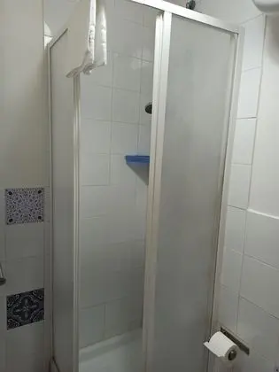 Standard Tek Büyük veya İki Ayrı Yataklı Oda, 1 Çift Kişilik veya 2 Tek Kişilik Yatak, Banyolu/Duşlu