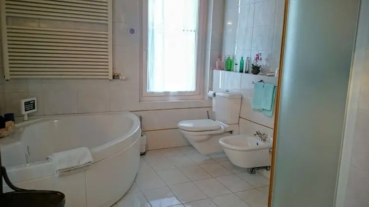 Dört Kişilik Oda, Özel Banyo (External)