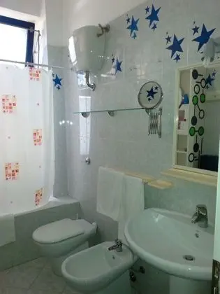 Basic Tek Büyük Yataklı Oda, 1 Büyük (Queen) Boy Yatak, Ortak Banyo
