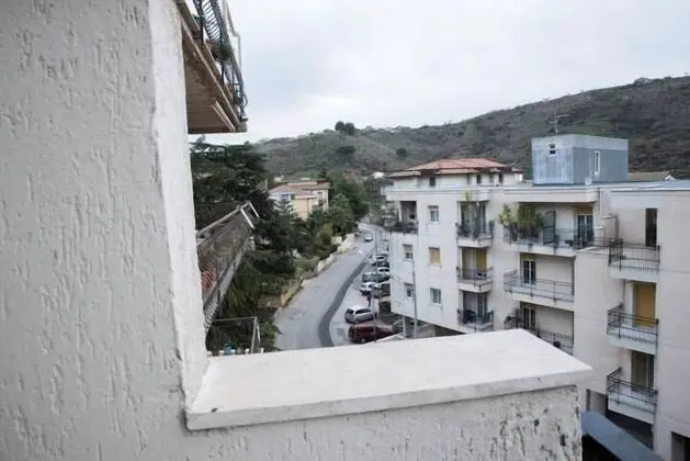 Tek Büyük Yataklı Oda, Balkon