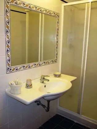 Economy Tek Büyük Yataklı Oda