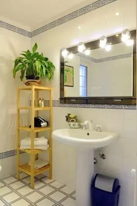 Tek Büyük Yataklı Oda, Balkon, Dağ Manzaralı (Salina)