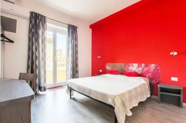 Deluxe Tek Büyük Yataklı Oda (Red)