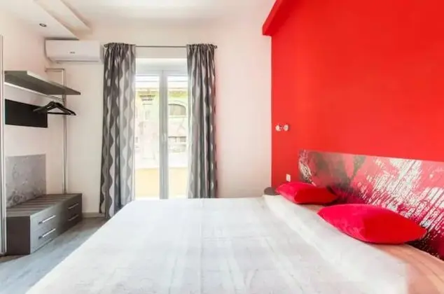 Deluxe Tek Büyük Yataklı Oda (Red)