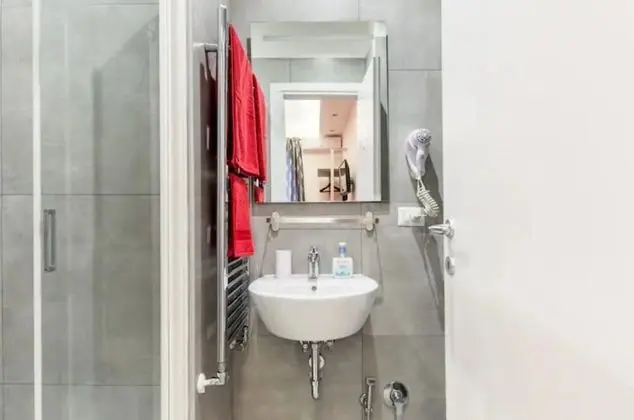 Deluxe Tek Büyük Yataklı Oda (Red)