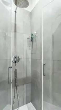 Deluxe Tek Büyük Yataklı Oda (Red)