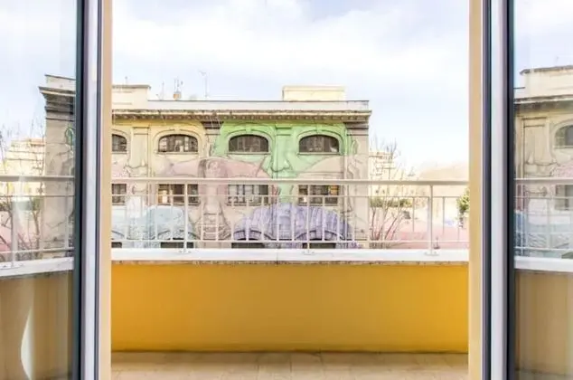 Deluxe Tek Büyük Yataklı Oda (Red)