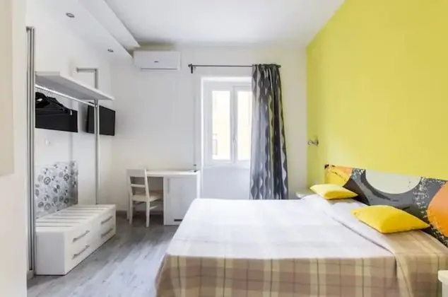 Deluxe Tek Büyük Yataklı Oda (Yellow)