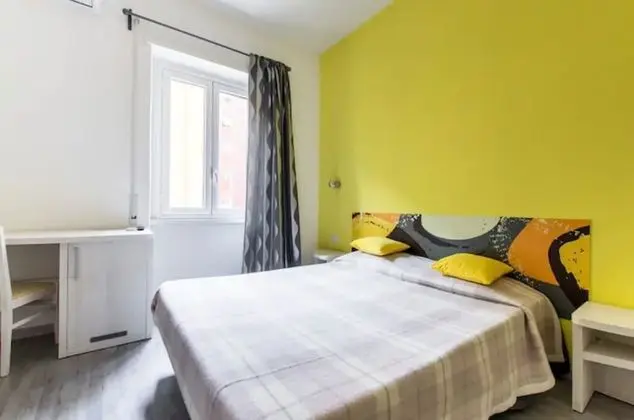 Deluxe Tek Büyük Yataklı Oda (Yellow)