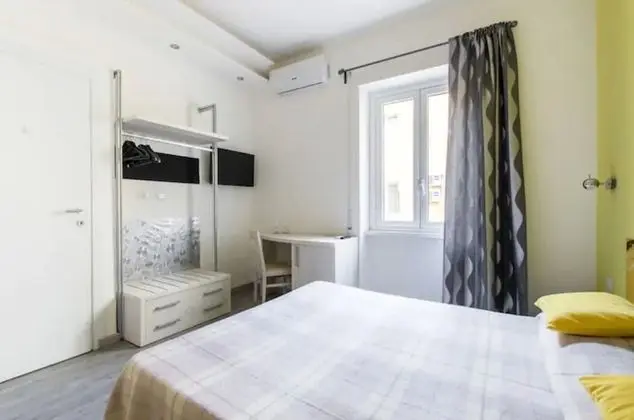 Deluxe Tek Büyük Yataklı Oda (Yellow)