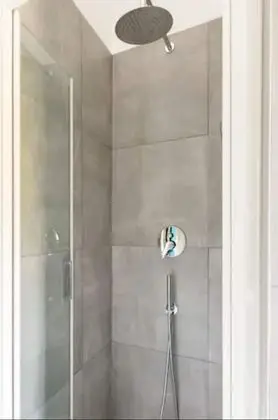 Deluxe Tek Büyük Yataklı Oda (Yellow)