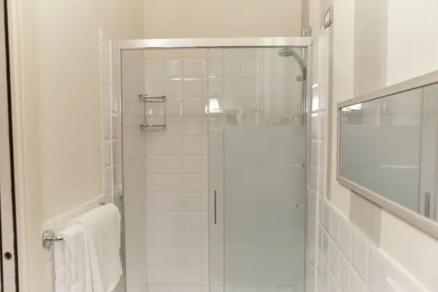 Deluxe Tek Büyük Yataklı Oda, Sigara İçilmez, Banyolu/Duşlu