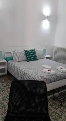 Deluxe Tek Büyük Yataklı Oda (Bathroom not in Room)