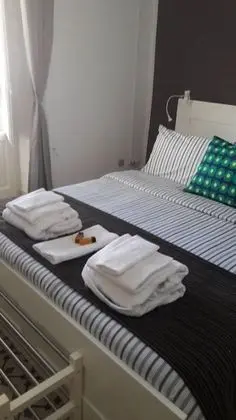Deluxe Tek Büyük Yataklı Oda (Bathroom not in Room)