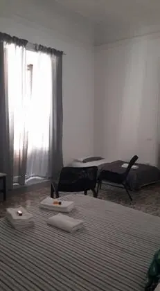 Deluxe Tek Büyük Yataklı Oda (Bathroom not in Room)