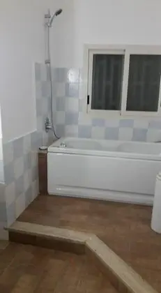 Deluxe Tek Büyük Yataklı Oda (Bathroom not in Room)