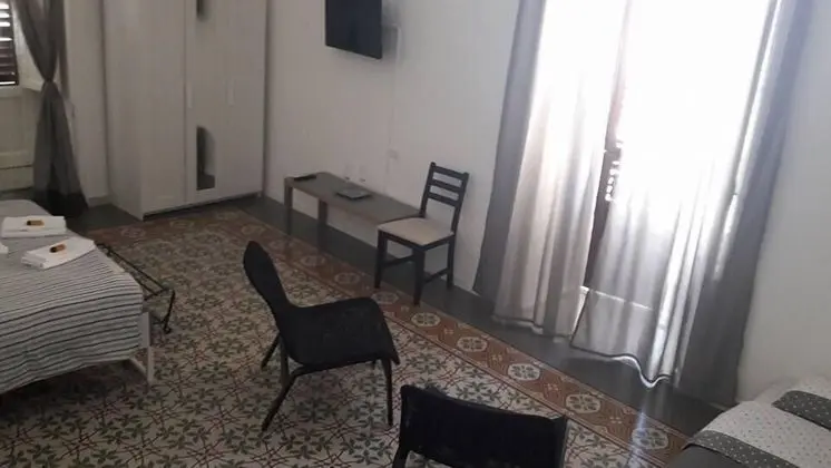 Tek Büyük Yataklı Oda, Ortak Banyo
