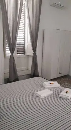 Tek Büyük Yataklı Oda, Ortak Banyo