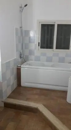 Tek Büyük Yataklı Oda, Ortak Banyo