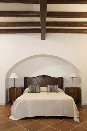 Traditional Tek Büyük Yataklı Oda