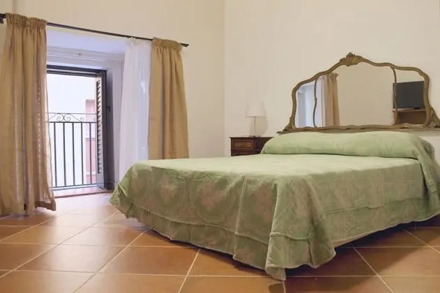 Traditional Tek Büyük Yataklı Oda