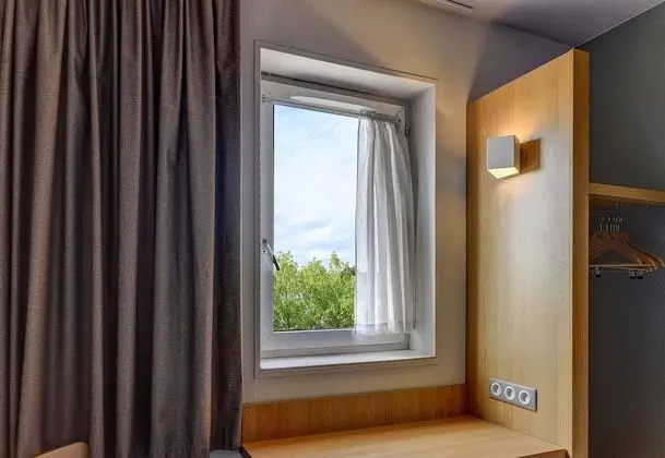 Tek Büyük Yataklı Oda, Engellilere Uygun, Sigara İçilmez