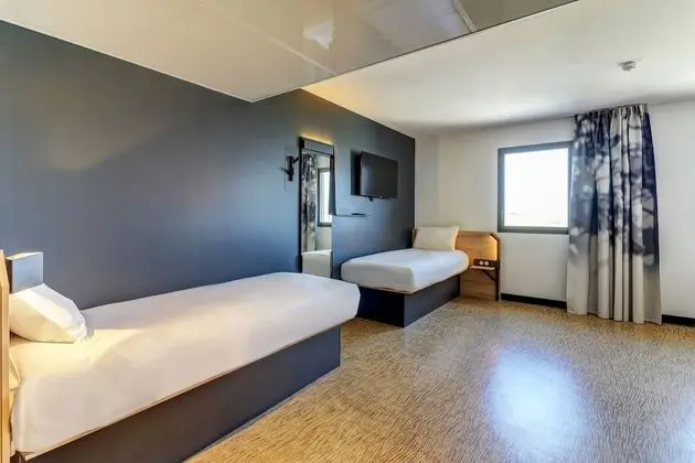 Dört Kişilik Oda, Sigara İçilmez