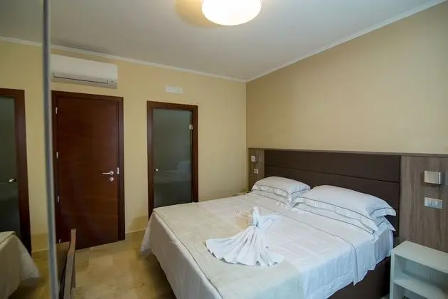 Comfort Tek Büyük veya İki Ayrı Yataklı Oda