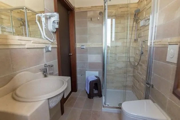 Comfort Tek Büyük veya İki Ayrı Yataklı Oda