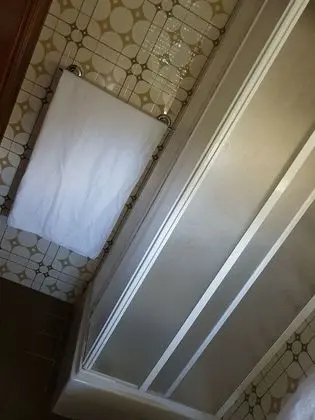 Üç Kişilik Oda