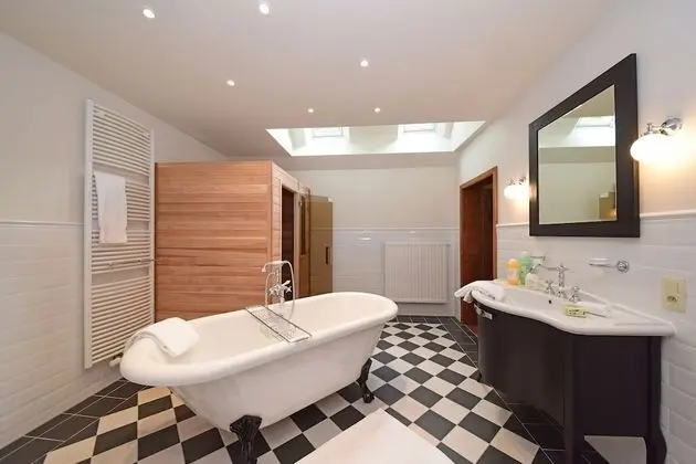 Luxury Tek Büyük Yataklı Oda, 1 En Büyük (King) Boy Yatak, Sauna, Bahçeli