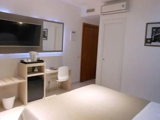 Basic Büyük Yataklı Tek Kişilik Oda, Park Manzaralı