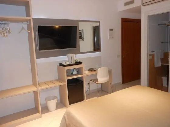 Basic Büyük Yataklı Tek Kişilik Oda, Park Manzaralı