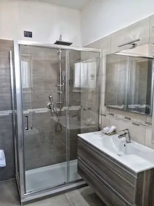 Deluxe Üç Kişilik Oda (1)