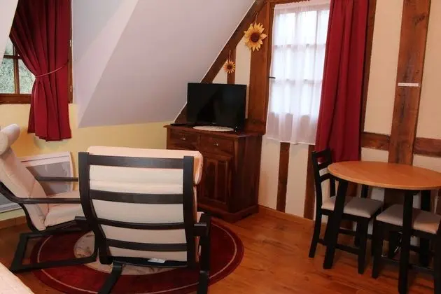 Deluxe Tek Büyük Yataklı Oda, 1 Yatak Odası, Bahçe Manzaralı, Bahçeli